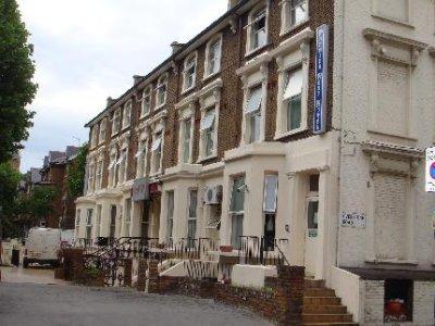 Premier West Th Hotel London Exterior photo